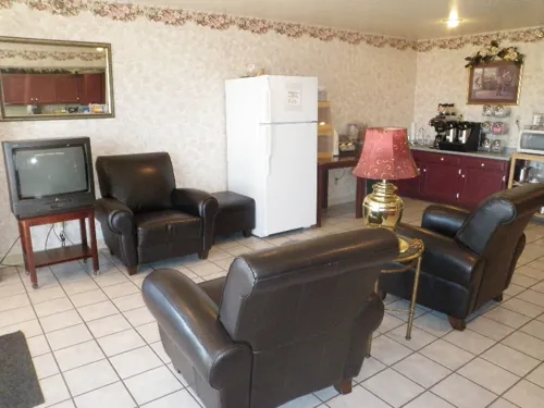 Home Place Inn – Building / Lobby / Hall — photo 10