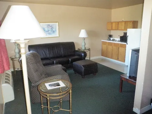 Home Place Inn – Double Kitchenette Suite — photo 1