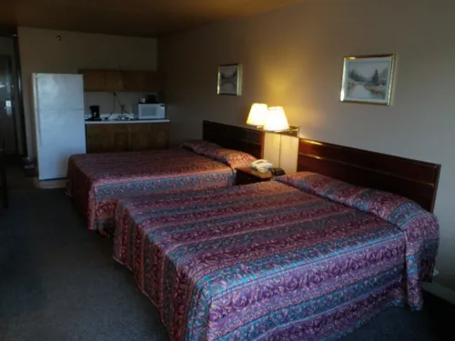 Home Place Inn – Double Kitchenette Suite — photo 7