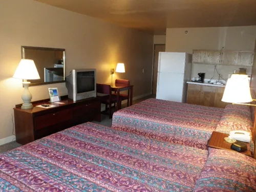 Home Place Inn – Double Kitchenette Suite — photo 8