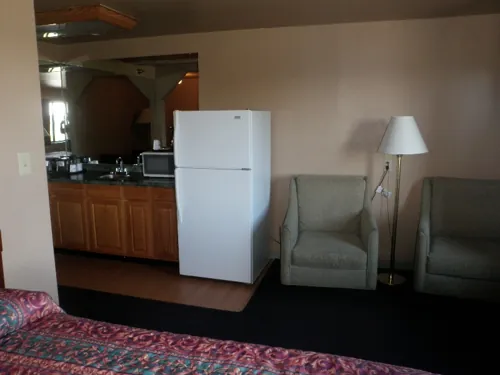 Home Place Inn – Double Kitchenette Suite — photo 12