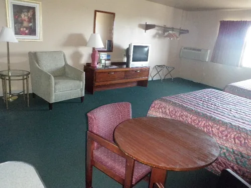 Home Place Inn – Double Kitchenette Suite — photo 15