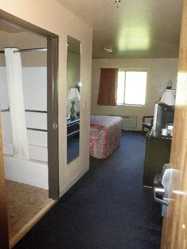 Home Place Inn – Handicapped Room — photo 1