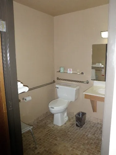 Home Place Inn – Handicapped Room — photo 2