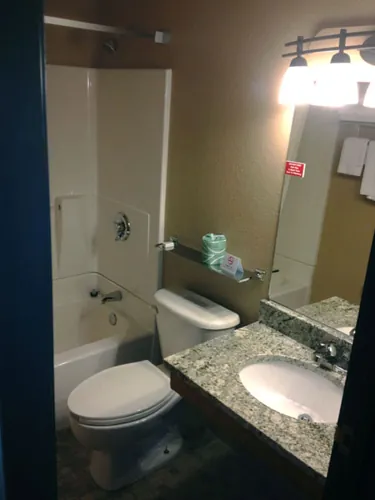 Home Place Inn – King Single with Built-In Cabinets — photo 2