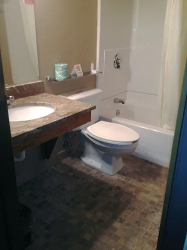 Home Place Inn – King Single with Built-In Cabinets — photo 3