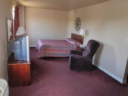 Home Place Inn – Single Kitchenette Suite — photo 6