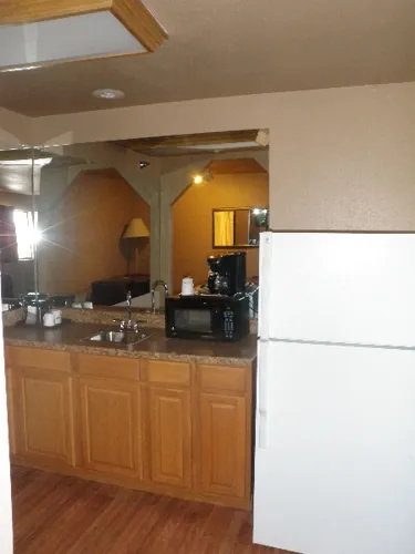 Home Place Inn – Single Kitchenette Suite — photo 9