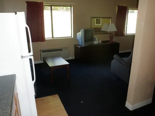 Home Place Inn – Single Kitchenette Suite — photo 11