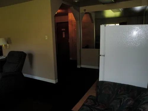 Home Place Inn – Single Kitchenette Suite — photo 12